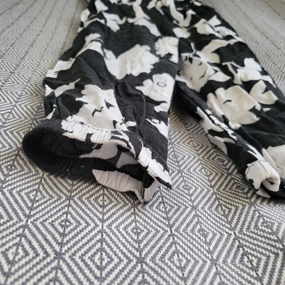Crazy 8 Black And White Floral Romper Size 3T - Picture 11 of 13